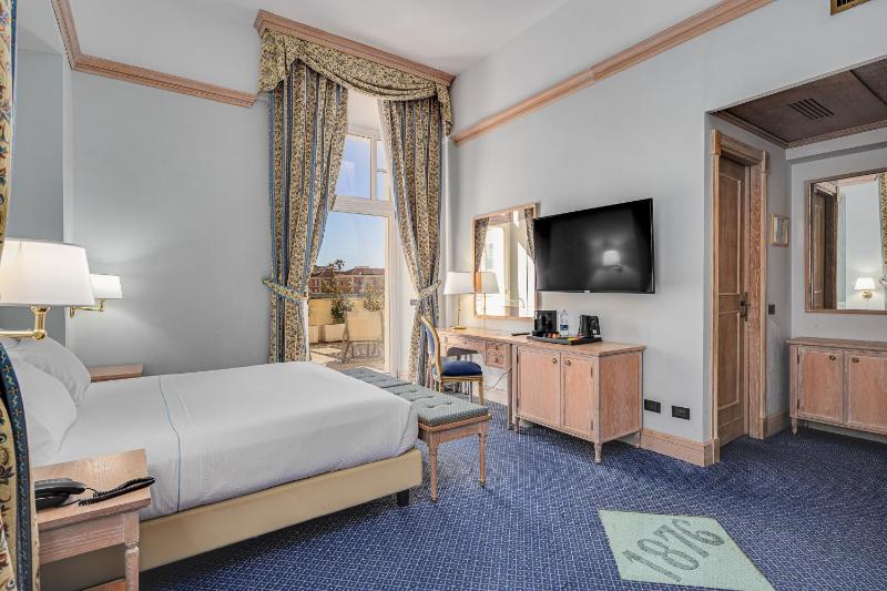 Junior Suite with Balcony image 4