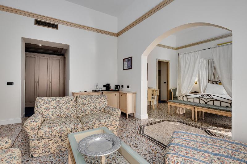 Suite with Sea View image 4