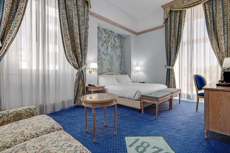 Junior Suite with Balcony image 3