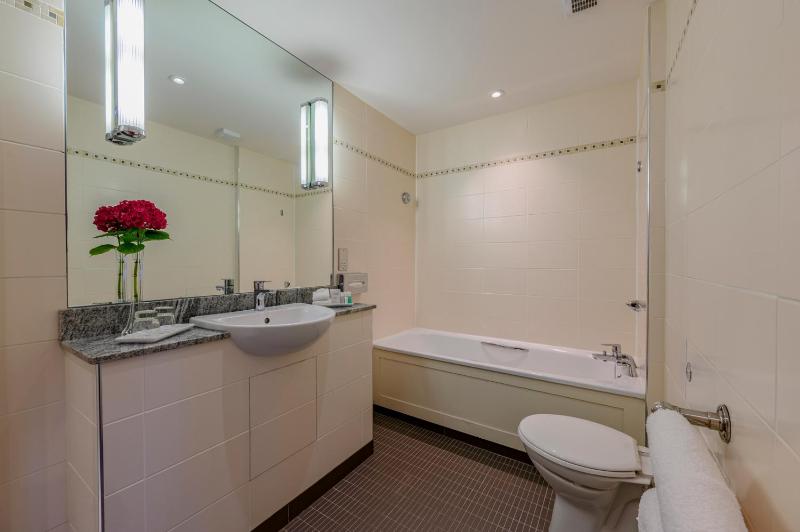 Suite with 1 King Bed - Non-Smoking image 3