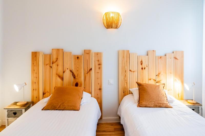 Standard Twin Room image 4