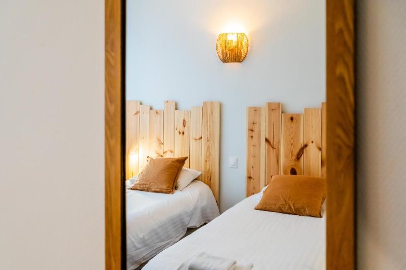 Standard Twin Room image 1