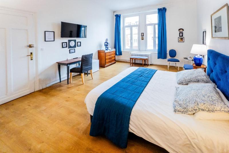 Standard Suite image 1