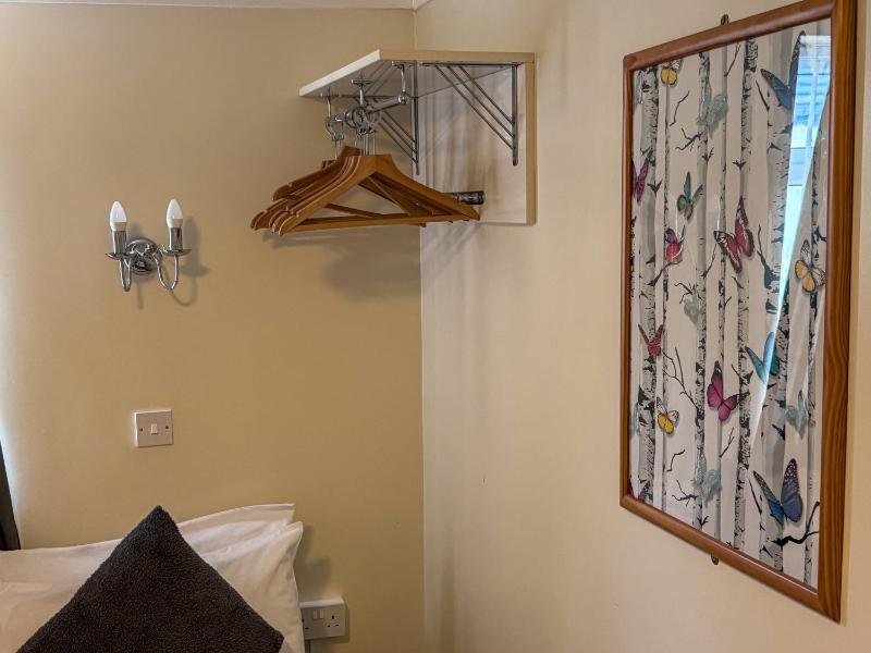 Double Room image 4