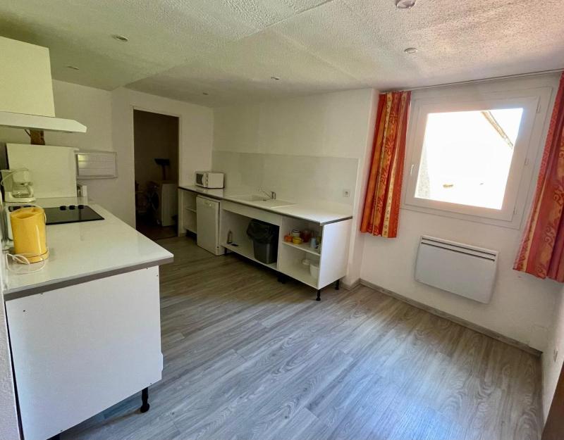 Three-Bedroom Apartment with Terrace image 3