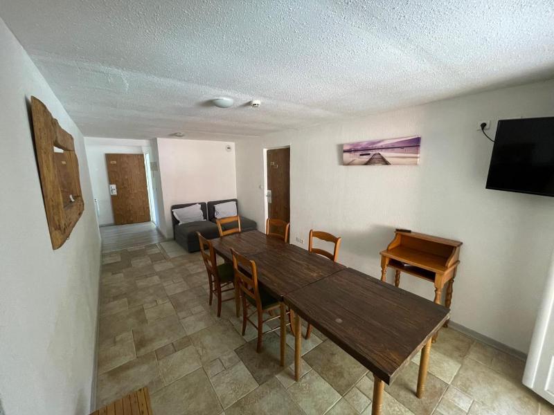 Three-Bedroom Apartment with Terrace image 2