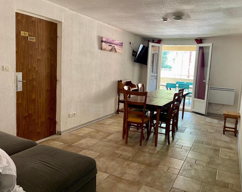 Three-Bedroom Apartment with Terrace image 1