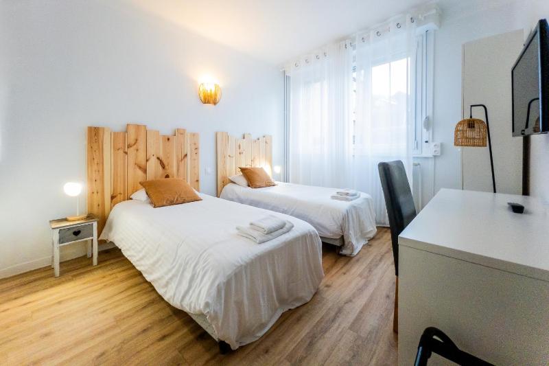 Standard Twin Room image 2
