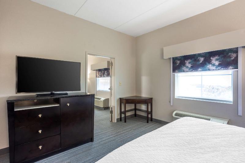 King Suite with Kitchenette image 2