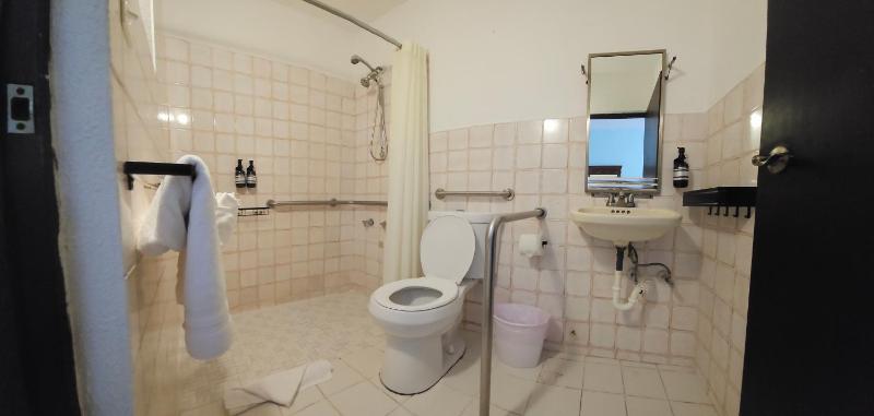 Deluxe Double Room with Balcony and Sea View image 3