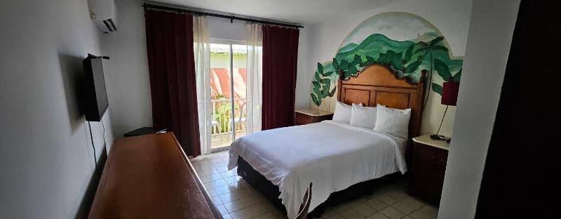Deluxe Double Room with Balcony image 4