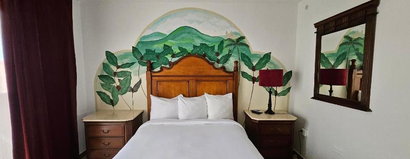 Deluxe Double Room with Balcony image 2