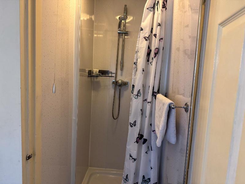 Double Room image 3
