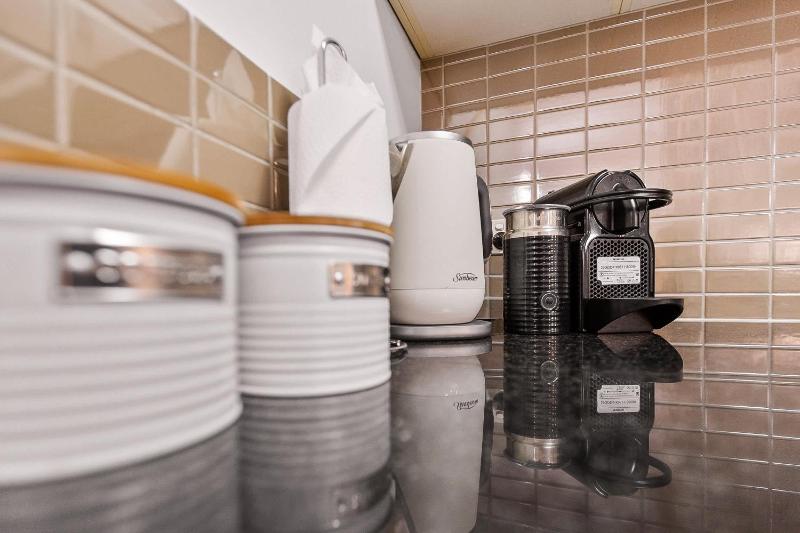 Lux Resort Cairns I 9 Pools I BBQ I On-site Shop - image 7