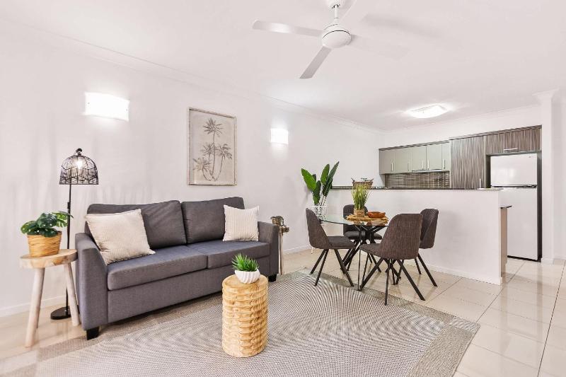Lux Resort Cairns I 9 Pools I BBQ I On-site Shop - image 3