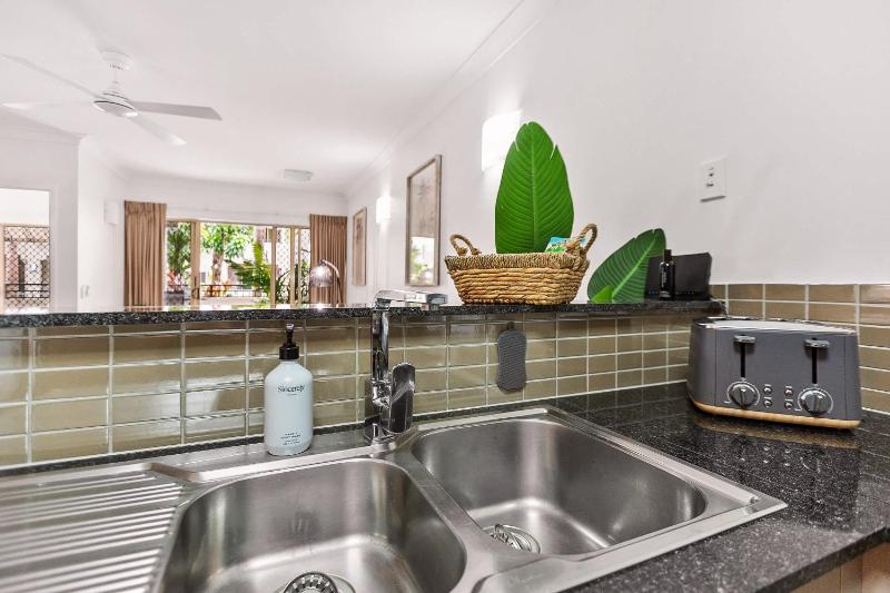 Lux Resort Cairns I 9 Pools I BBQ I On-site Shop - image 2