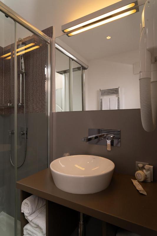 Standard Double Room image 2