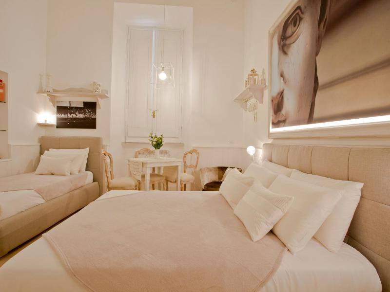 Triple Room with City View image 2