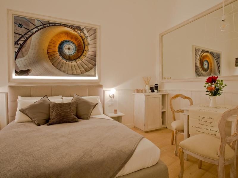 Superior Double Room image 4