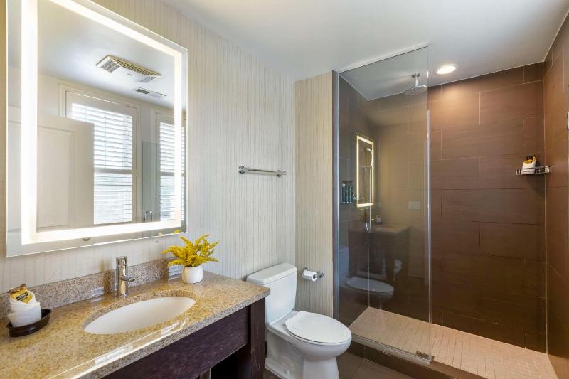 King Room with Street View - Non-Smoking image 2