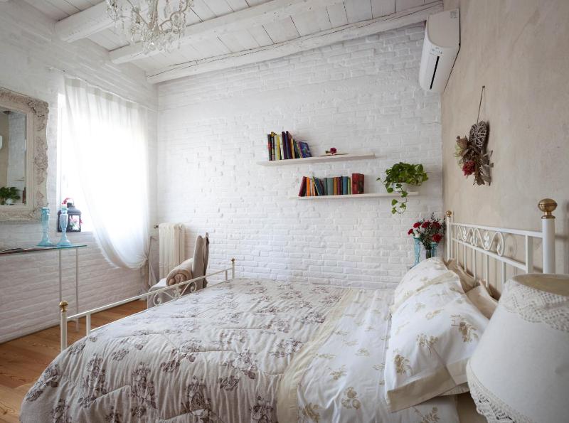 Deluxe Room image 3