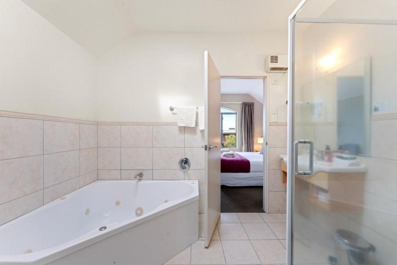 Heart of Taupo - Apartment - By Town & Lake - image 22