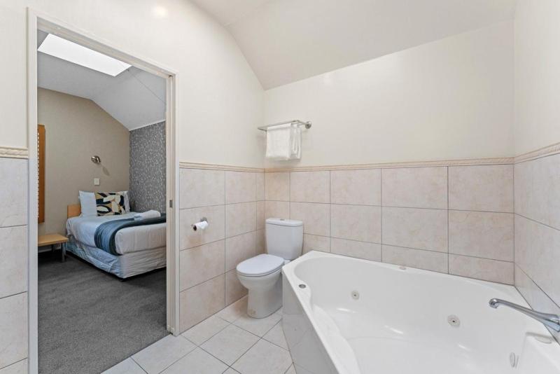 Heart of Taupo - Apartment - By Town & Lake - image 23