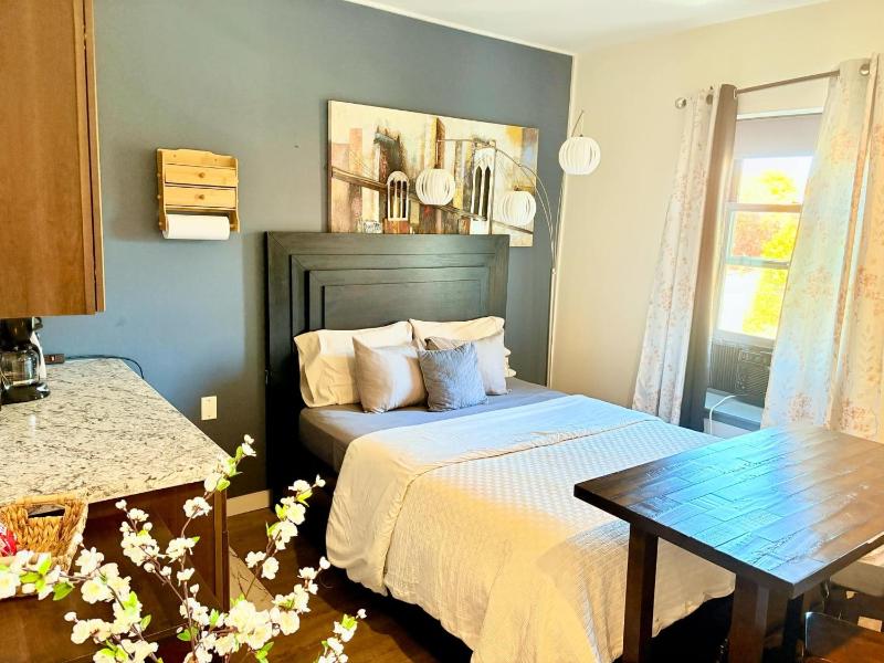 Queen Room image 1