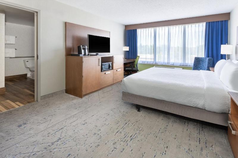 King Room - Mobility Access/Hearing Accessible image 2