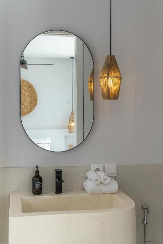 Villa Araw - Outstanding 2BR Villa - Prime Location in Canggu - image 20
