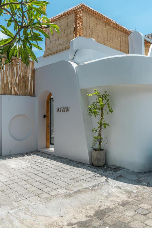 Villa Araw - Outstanding 2BR Villa - Prime Location in Canggu - image 8