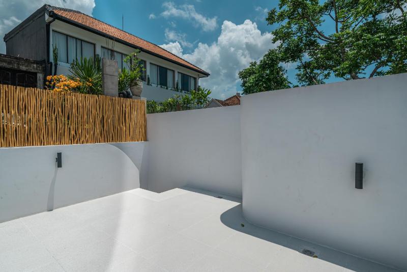 Villa Araw - Outstanding 2BR Villa - Prime Location in Canggu - image 12