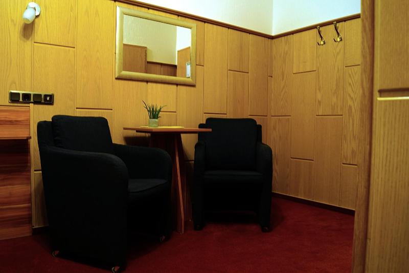 Double Room image 2