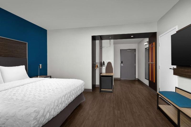 King Room with Bath Tub - Mobility Access image 2