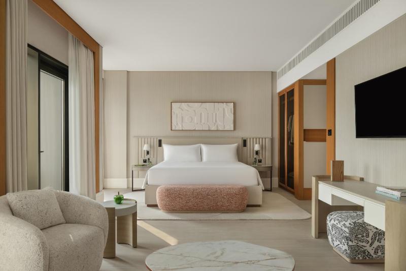 Waking Eclipse One-Bedroom Suite with Sea View image 1