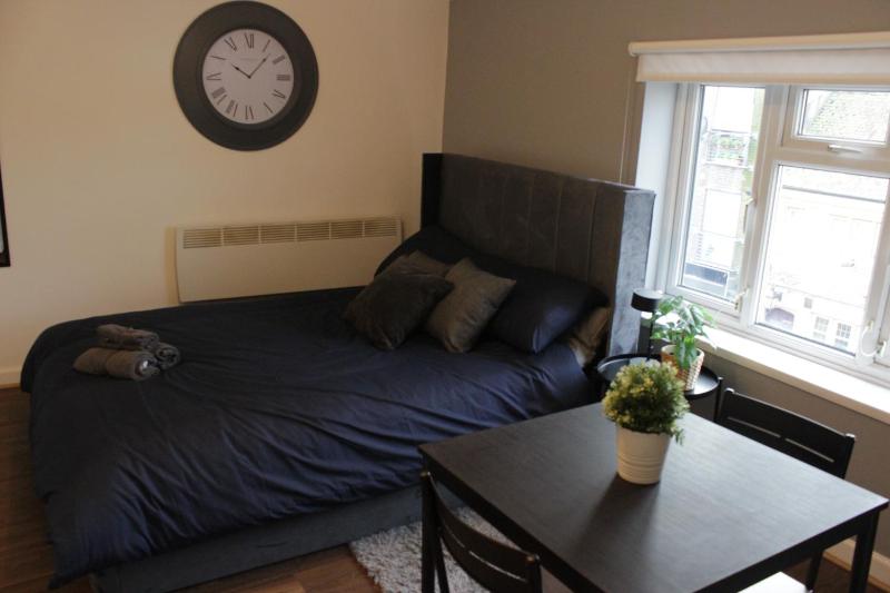 Superb Studio Flats in City Centre - image 15