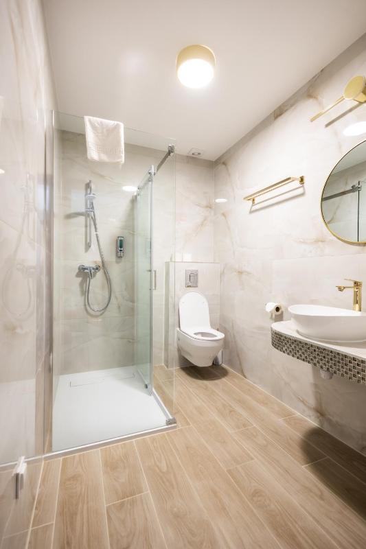 Deluxe Double or Twin Room image 2