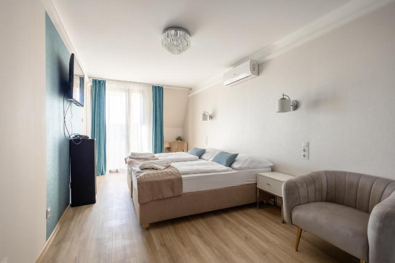 Deluxe Twin Room image 2