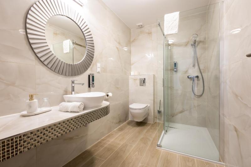 Deluxe Twin Room image 3