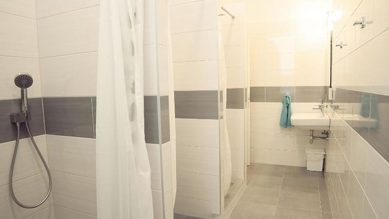 Standard Twin Room with Shared Bathroom image 1