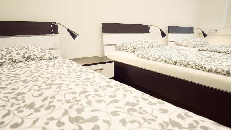 Triple Room with Shared Bathroom image 2