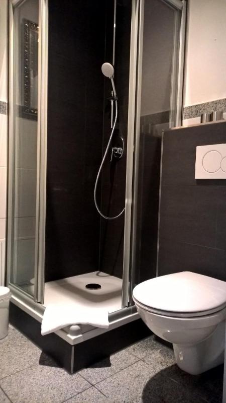 Single Room image 4
