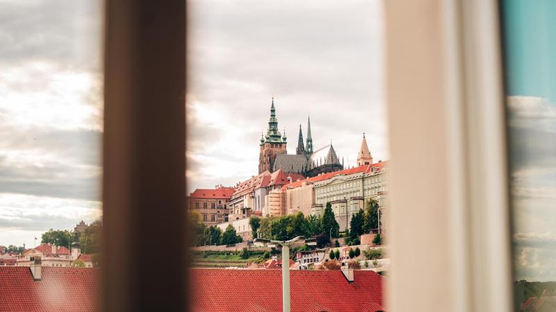 Deluxe Double or Twin Room with Prague Castle View image 4
