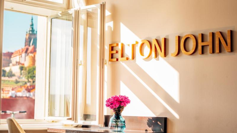 Junior Suite with Prague Castle View image 1