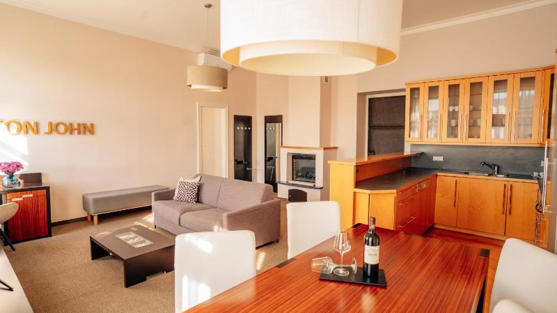 Junior Suite with Prague Castle View image 4