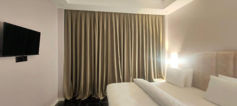Premium apart with pool billards and parking - image 16