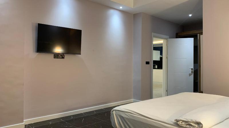 Premium apart with pool billards and parking - image 10