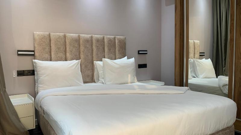 Premium apart with pool billards and parking - image 3