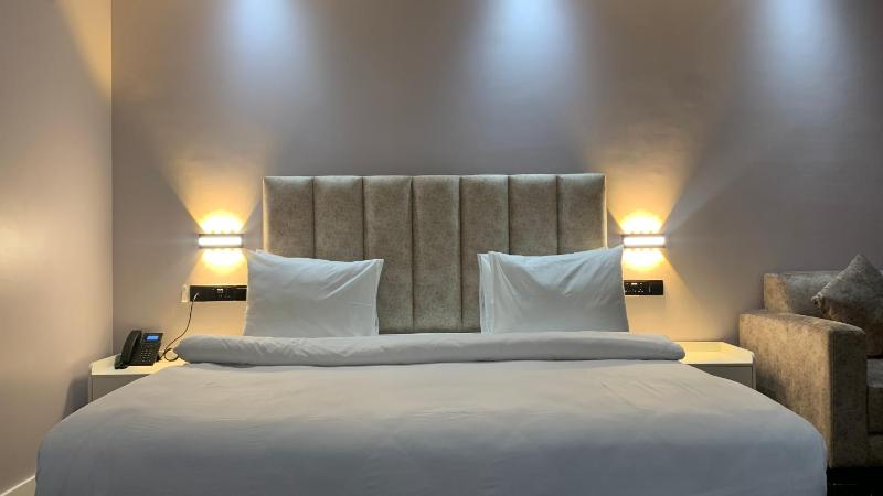 Premium apart with rooftop pool - image 12