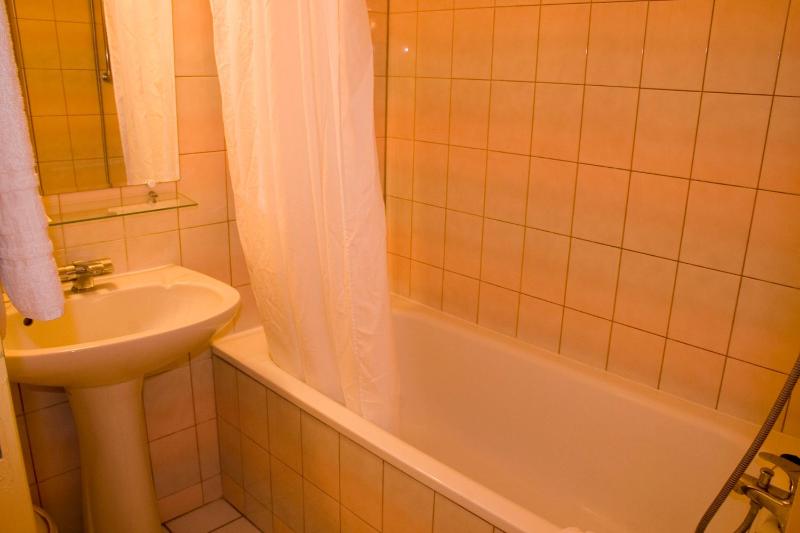 Twin Room image 2